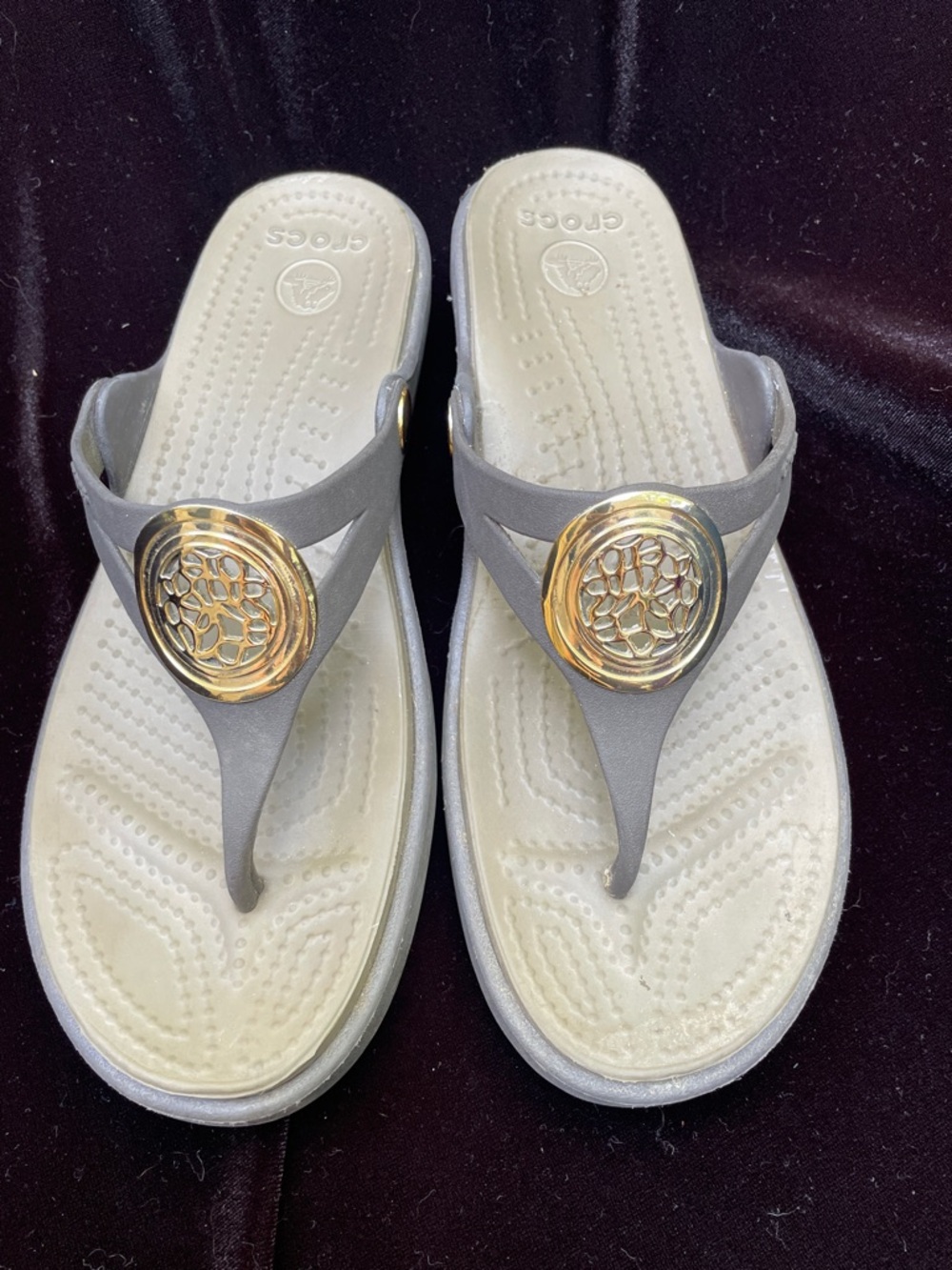 Crocs Sanrah Circle Wedge Flip Flops Sz 7 - great condition!
